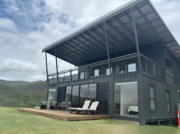 3bhk Two-Storey Container House with a Large Open Upper Terrace and Patio, Portable Houses for Families, Fully Furnished, Disaster Resistant, 4 Hour Set-Up, Customizable