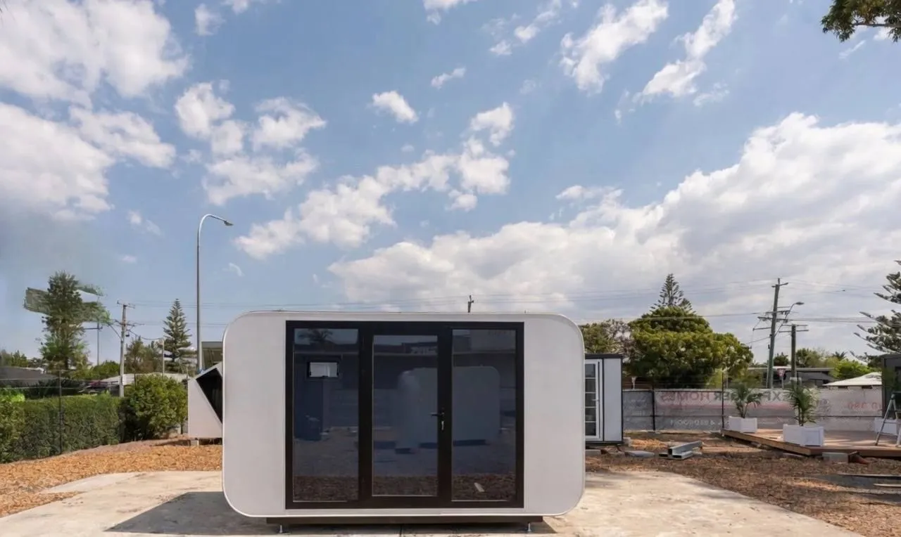 4m Micro Pod Empty space