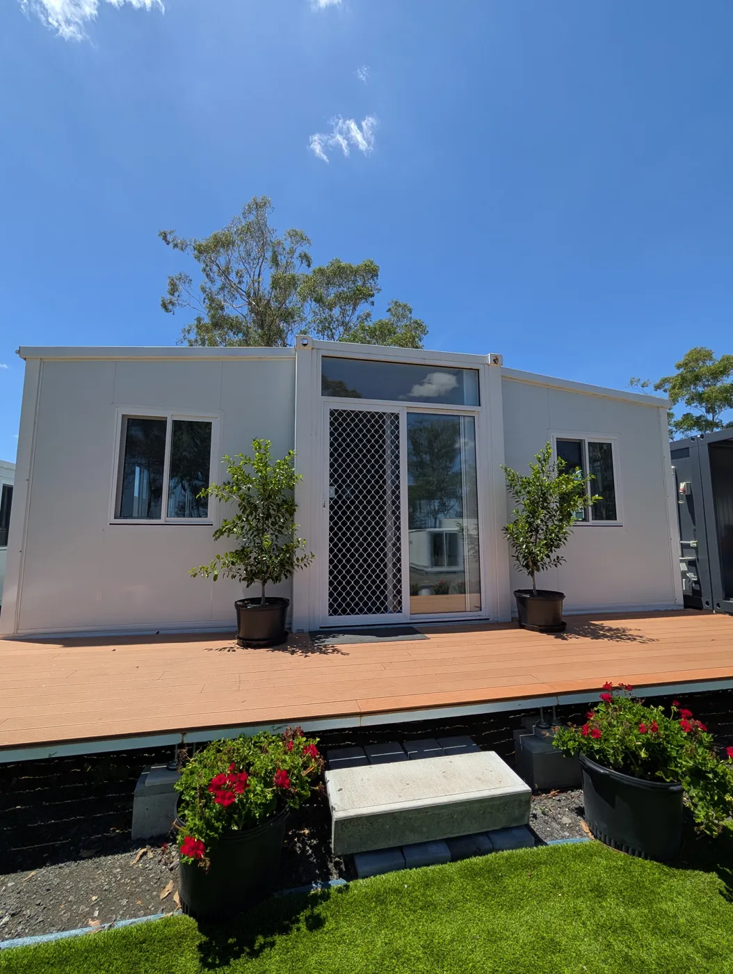 30ft High Ceiling Expandable Container Home